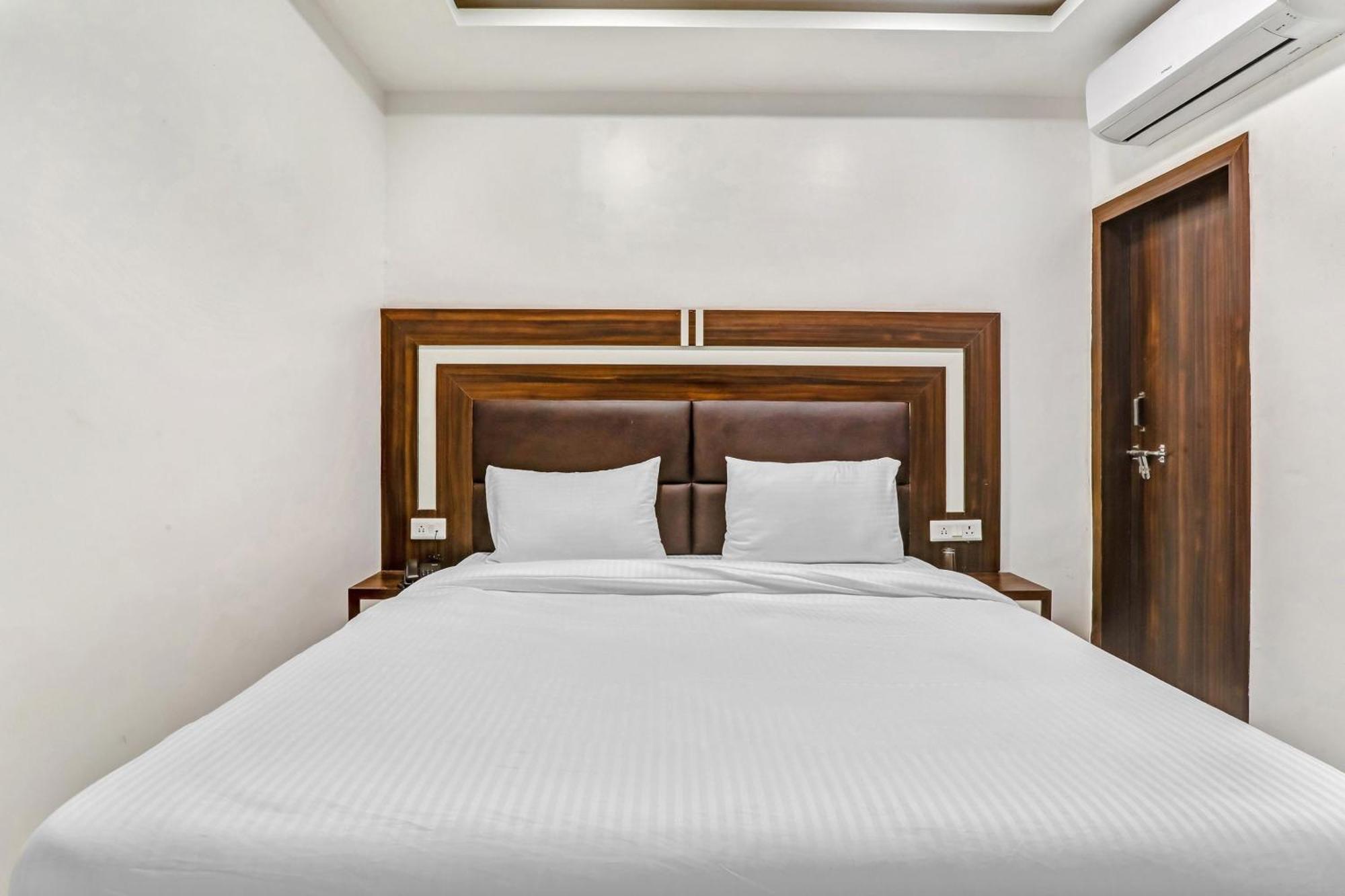 Super Collection O Yamuna Palace Near Gomti Riverfront Park Hasanganj 외부 사진