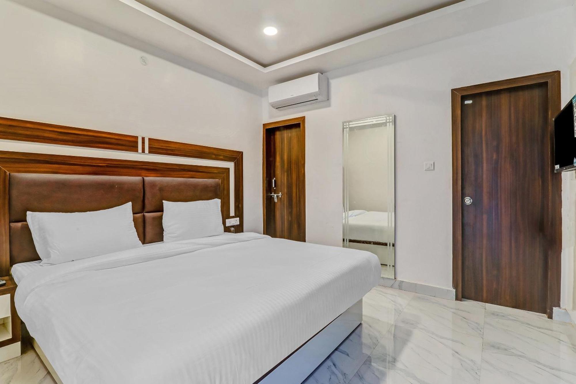 Super Collection O Yamuna Palace Near Gomti Riverfront Park Hasanganj 외부 사진